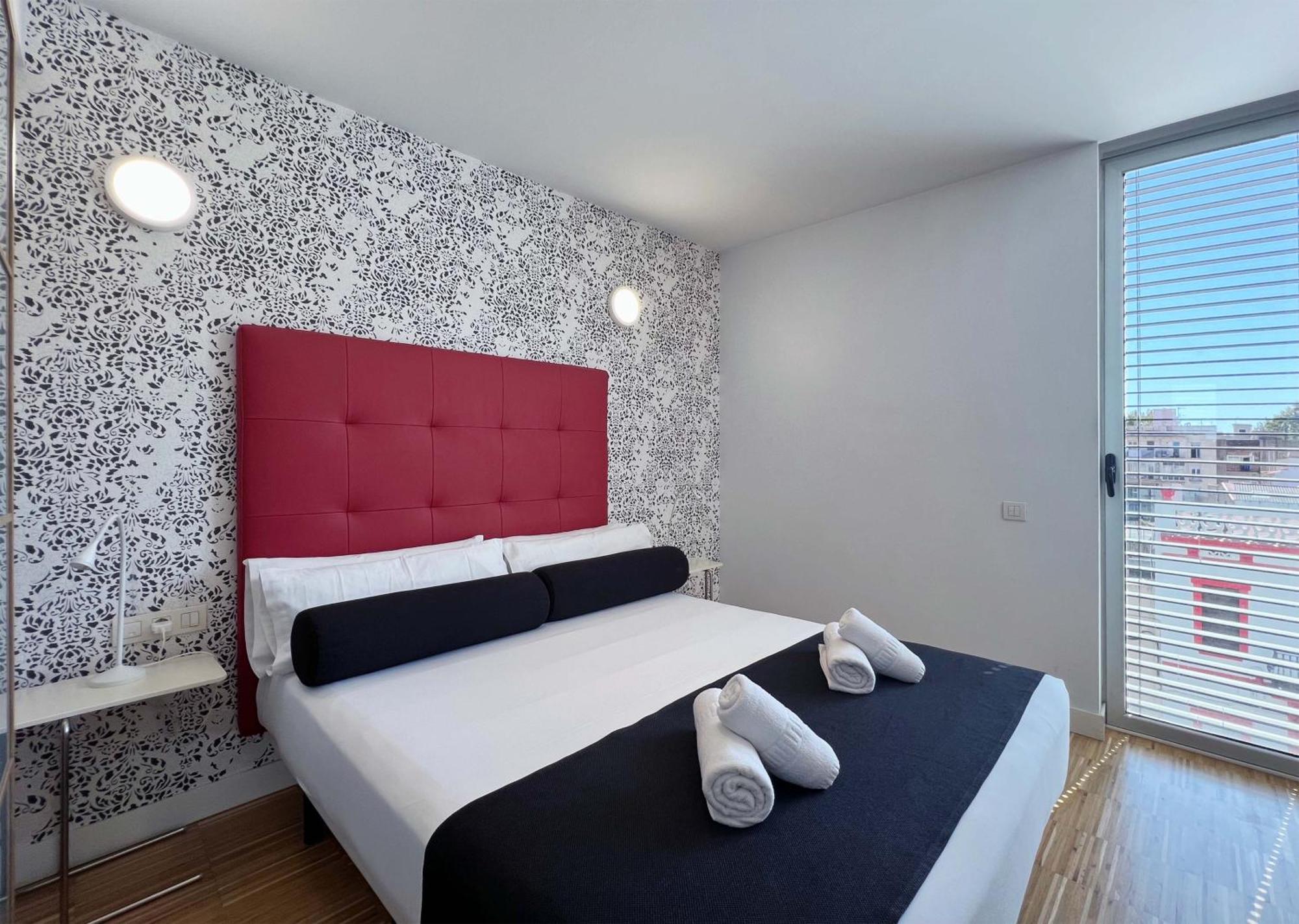 Stay U-Nique Apartments Pellaires Барселона Екстер'єр фото